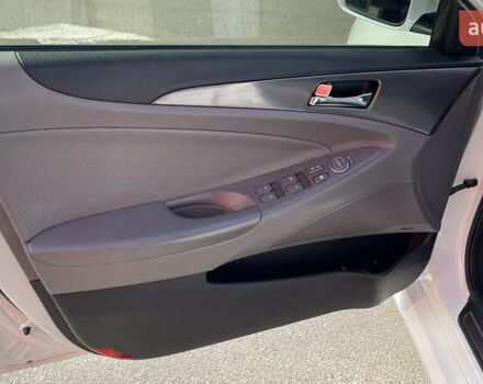 Белый Хендай Соната, объемом двигателя 2.4 л и пробегом 83 тыс. км за 12000 $, фото 11 на Automoto.ua