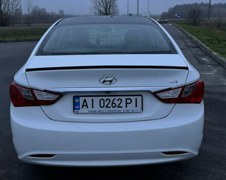 Белый Хендай Соната, объемом двигателя 2 л и пробегом 331 тыс. км за 7600 $, фото 5 на Automoto.ua