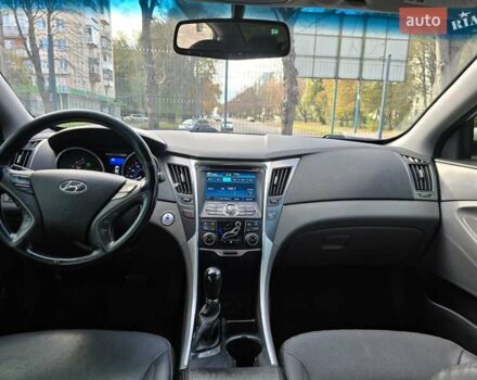Хендай Соната 2014 у Рівному на Automoto.ua Білий Хендай Соната, об'ємом двигуна 2.36 л та пробігом 225 тис. км за 10300 $, фото 12 на Automoto.ua