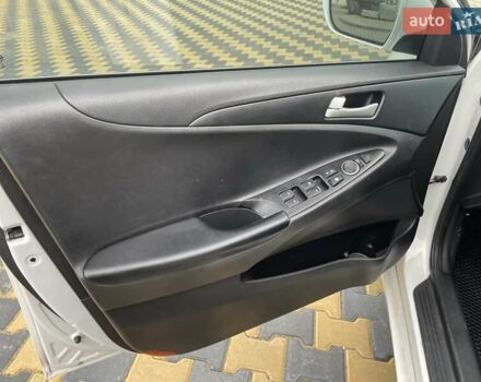 Білий Хендай Соната, об'ємом двигуна 2 л та пробігом 230 тис. км за 7500 $, фото 14 на Automoto.ua