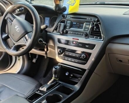 Белый Хендай Соната, объемом двигателя 2.4 л и пробегом 220 тыс. км за 7900 $, фото 5 на Automoto.ua