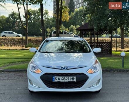 Білий Хендай Соната, об'ємом двигуна 2.36 л та пробігом 196 тис. км за 8500 $, фото 1 на Automoto.ua