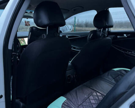 Белый Хендай Соната, объемом двигателя 2 л и пробегом 331 тыс. км за 7600 $, фото 9 на Automoto.ua