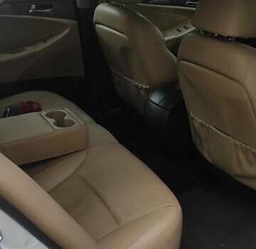 Белый Хендай Соната, объемом двигателя 2.36 л и пробегом 185 тыс. км за 10999 $, фото 9 на Automoto.ua