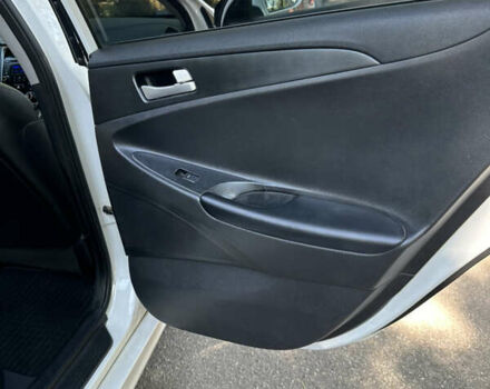 Белый Хендай Соната, объемом двигателя 2 л и пробегом 183 тыс. км за 8500 $, фото 28 на Automoto.ua