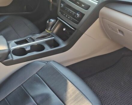 Белый Хендай Соната, объемом двигателя 2.4 л и пробегом 220 тыс. км за 7900 $, фото 2 на Automoto.ua