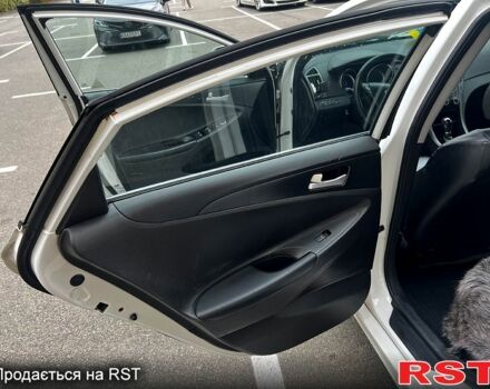 Белый Хендай Соната, объемом двигателя 2 л и пробегом 188 тыс. км за 7300 $, фото 7 на Automoto.ua