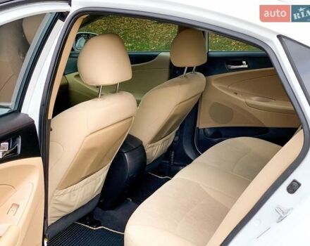 Білий Хендай Соната, об'ємом двигуна 2.4 л та пробігом 211 тис. км за 8500 $, фото 18 на Automoto.ua