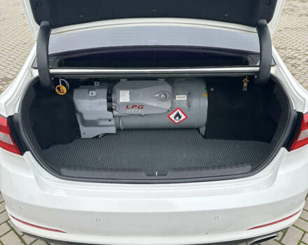 Белый Хендай Соната, объемом двигателя 2 л и пробегом 280 тыс. км за 9999 $, фото 23 на Automoto.ua