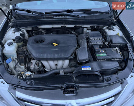 Белый Хендай Соната, объемом двигателя 2 л и пробегом 331 тыс. км за 7600 $, фото 12 на Automoto.ua