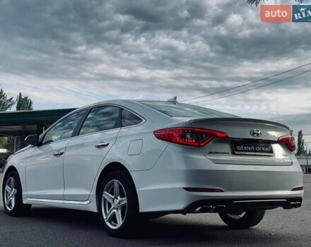 Белый Хендай Соната, объемом двигателя 2 л и пробегом 135 тыс. км за 11799 $, фото 5 на Automoto.ua