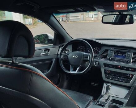 Белый Хендай Соната, объемом двигателя 2 л и пробегом 135 тыс. км за 11799 $, фото 25 на Automoto.ua