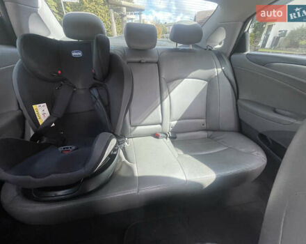 Білий Хендай Соната, об'ємом двигуна 2.36 л та пробігом 138 тис. км за 11000 $, фото 17 на Automoto.ua