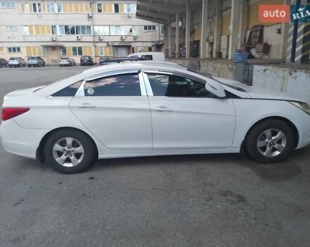 Білий Хендай Соната, об'ємом двигуна 2 л та пробігом 378 тис. км за 7700 $, фото 1 на Automoto.ua