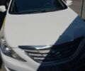 Белый Хендай Соната, объемом двигателя 2 л и пробегом 380 тыс. км за 5700 $, фото 1 на Automoto.ua