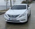 Белый Хендай Соната, объемом двигателя 2 л и пробегом 228 тыс. км за 7600 $, фото 1 на Automoto.ua