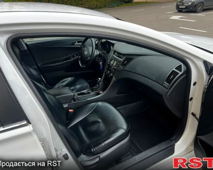 Белый Хендай Соната, объемом двигателя 2 л и пробегом 188 тыс. км за 7300 $, фото 8 на Automoto.ua