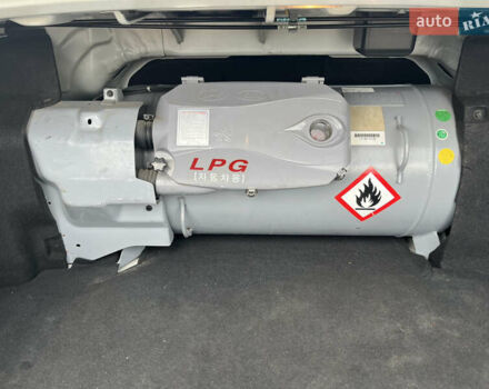 Білий Хендай Соната, об'ємом двигуна 2 л та пробігом 176 тис. км за 12500 $, фото 4 на Automoto.ua