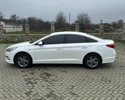 Белый Хендай Соната, объемом двигателя 2 л и пробегом 280 тыс. км за 9999 $, фото 1 на Automoto.ua