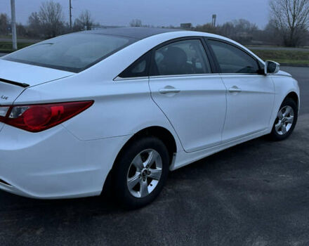 Белый Хендай Соната, объемом двигателя 2 л и пробегом 331 тыс. км за 7600 $, фото 4 на Automoto.ua