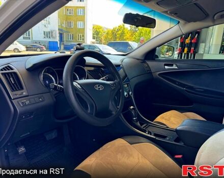 Белый Хендай Соната, объемом двигателя 2 л и пробегом 187 тыс. км за 7000 $, фото 4 на Automoto.ua