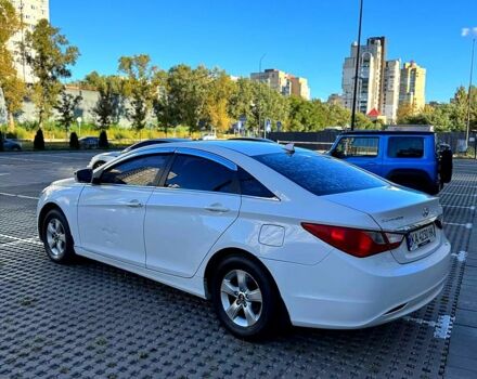 Белый Хендай Соната, объемом двигателя 2 л и пробегом 330 тыс. км за 6200 $, фото 3 на Automoto.ua