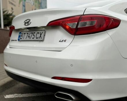 Белый Хендай Соната, объемом двигателя 2 л и пробегом 325 тыс. км за 7700 $, фото 6 на Automoto.ua