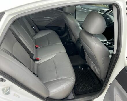 Белый Хендай Соната, объемом двигателя 2.4 л и пробегом 195 тыс. км за 8500 $, фото 11 на Automoto.ua