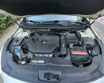 Білий Хендай Соната, об'ємом двигуна 2 л та пробігом 262 тис. км за 12700 $, фото 6 на Automoto.ua