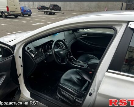 Белый Хендай Соната, объемом двигателя 2 л и пробегом 188 тыс. км за 7300 $, фото 5 на Automoto.ua