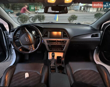 Білий Хендай Соната, об'ємом двигуна 2.4 л та пробігом 115 тис. км за 11000 $, фото 12 на Automoto.ua