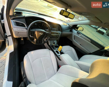 Білий Хендай Соната, об'ємом двигуна 2.36 л та пробігом 144 тис. км за 10900 $, фото 26 на Automoto.ua