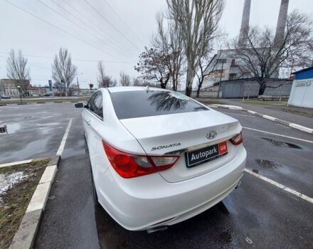 Білий Хендай Соната, об'ємом двигуна 2.4 л та пробігом 248 тис. км за 9499 $, фото 6 на Automoto.ua
