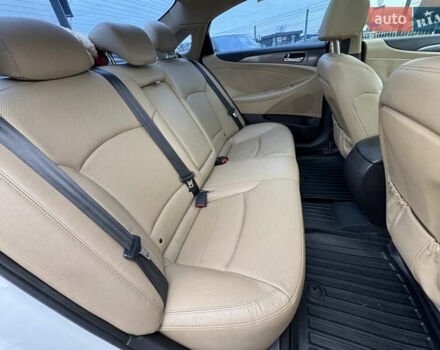 Білий Хендай Соната, об'ємом двигуна 2.36 л та пробігом 212 тис. км за 9990 $, фото 39 на Automoto.ua