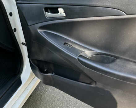 Белый Хендай Соната, объемом двигателя 2 л и пробегом 183 тыс. км за 8500 $, фото 20 на Automoto.ua