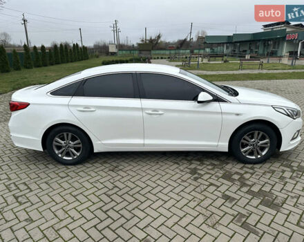 Белый Хендай Соната, объемом двигателя 2 л и пробегом 280 тыс. км за 9999 $, фото 3 на Automoto.ua