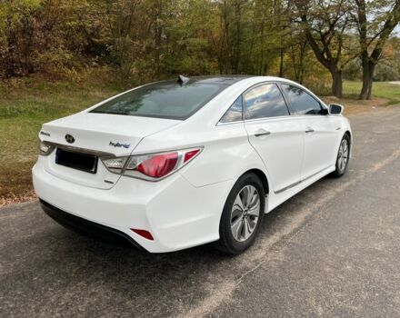 Белый Хендай Соната, объемом двигателя 2.4 л и пробегом 195 тыс. км за 8500 $, фото 2 на Automoto.ua