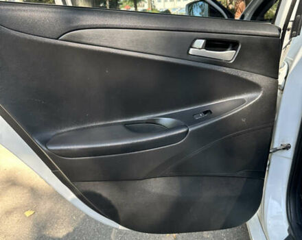 Белый Хендай Соната, объемом двигателя 2 л и пробегом 183 тыс. км за 8500 $, фото 18 на Automoto.ua