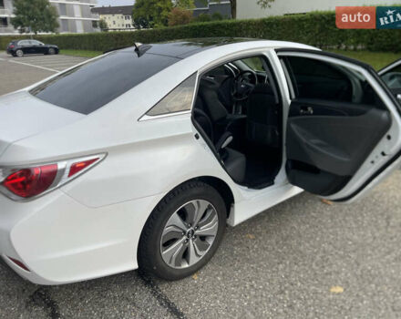 Білий Хендай Соната, об'ємом двигуна 2.36 л та пробігом 138 тис. км за 11000 $, фото 4 на Automoto.ua