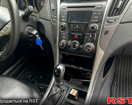 Белый Хендай Соната, объемом двигателя 2 л и пробегом 188 тыс. км за 7300 $, фото 9 на Automoto.ua