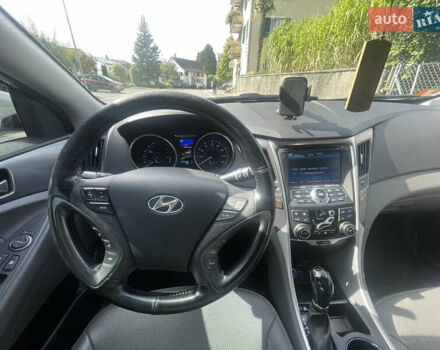 Білий Хендай Соната, об'ємом двигуна 2.36 л та пробігом 138 тис. км за 11000 $, фото 26 на Automoto.ua