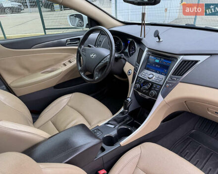Білий Хендай Соната, об'ємом двигуна 2.36 л та пробігом 212 тис. км за 9990 $, фото 43 на Automoto.ua