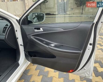 Білий Хендай Соната, об'ємом двигуна 2 л та пробігом 230 тис. км за 7500 $, фото 18 на Automoto.ua
