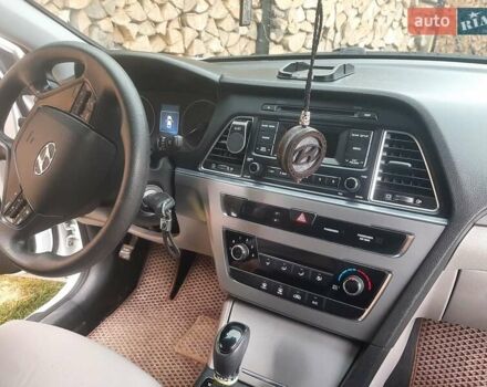 Білий Хендай Соната, об'ємом двигуна 2.4 л та пробігом 210 тис. км за 8999 $, фото 11 на Automoto.ua