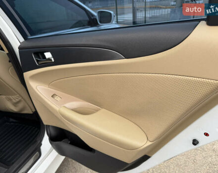 Білий Хендай Соната, об'ємом двигуна 2.36 л та пробігом 212 тис. км за 9990 $, фото 38 на Automoto.ua