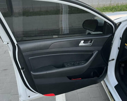 Белый Хендай Соната, объемом двигателя 2.36 л и пробегом 132 тыс. км за 10600 $, фото 36 на Automoto.ua