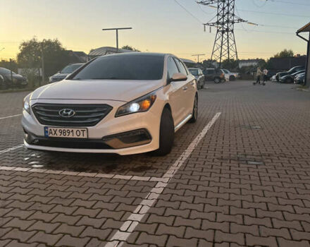 Белый Хендай Соната, объемом двигателя 2.36 л и пробегом 132 тыс. км за 10600 $, фото 2 на Automoto.ua