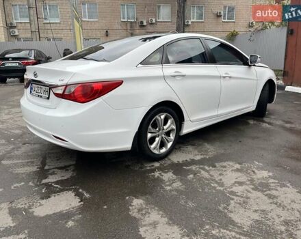 Білий Хендай Соната, об'ємом двигуна 2 л та пробігом 267 тис. км за 8500 $, фото 2 на Automoto.ua