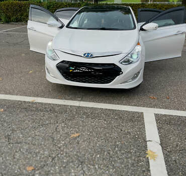 Білий Хендай Соната, об'ємом двигуна 2.36 л та пробігом 138 тис. км за 11000 $, фото 1 на Automoto.ua