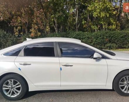 Білий Хендай Соната, об'ємом двигуна 2 л та пробігом 188 тис. км за 13300 $, фото 1 на Automoto.ua